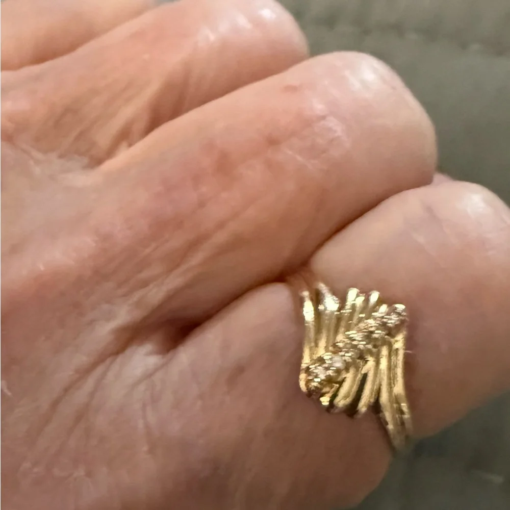 14 karat yellow gold ring with 6 Diamonds - Picture 3 of 5